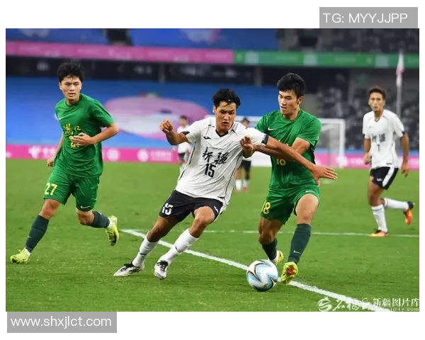 马尔基尼奥斯的足球之路与未来展望：从天才少年到世界级后卫的成长历程